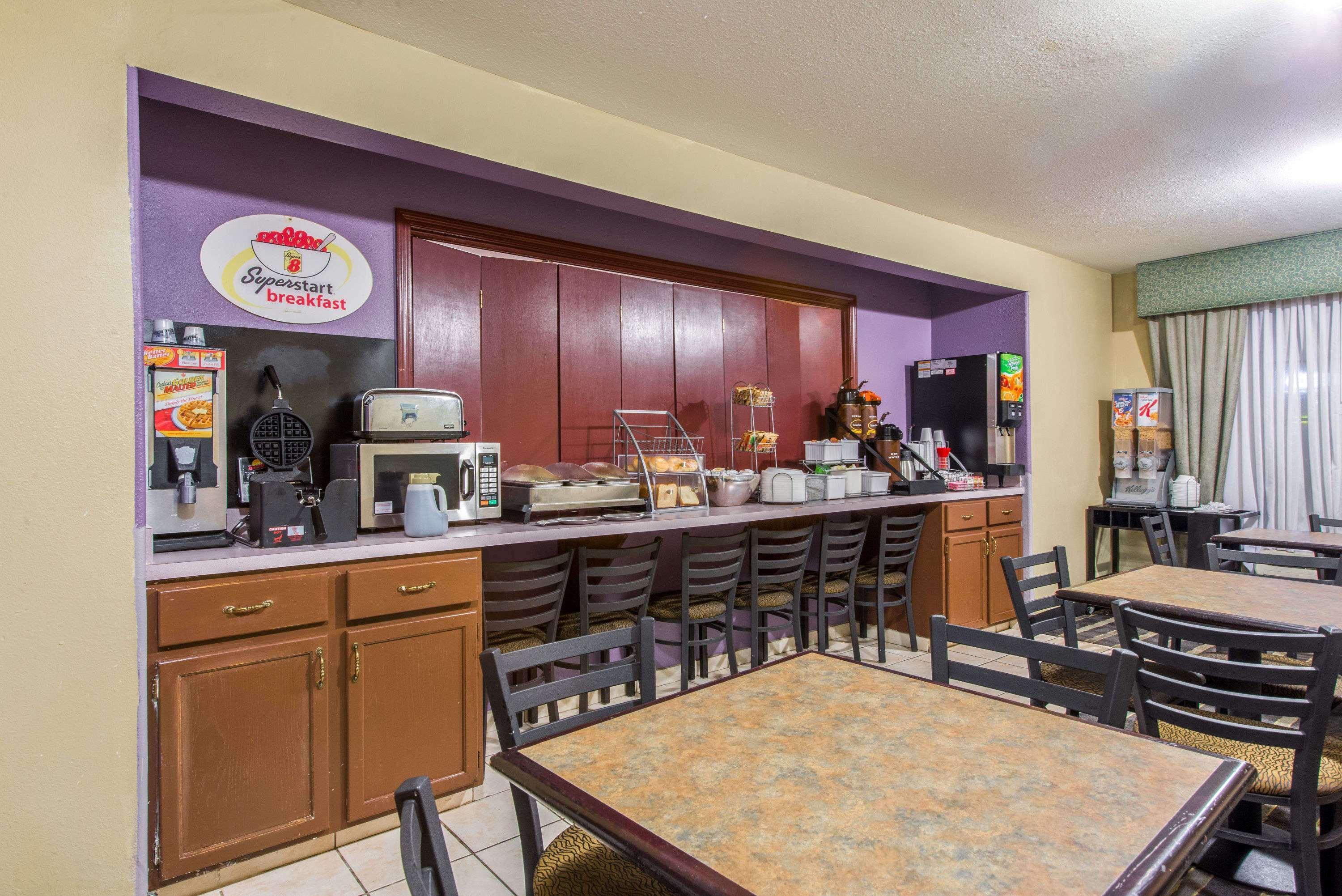 Super 8 By Wyndham Lake Charles/Sulphur Extérieur photo