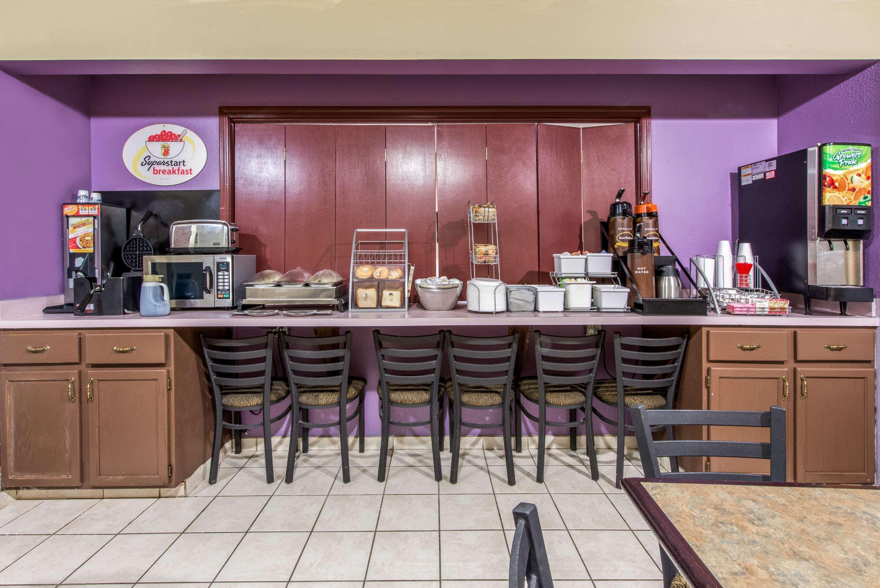 Super 8 By Wyndham Lake Charles/Sulphur Extérieur photo