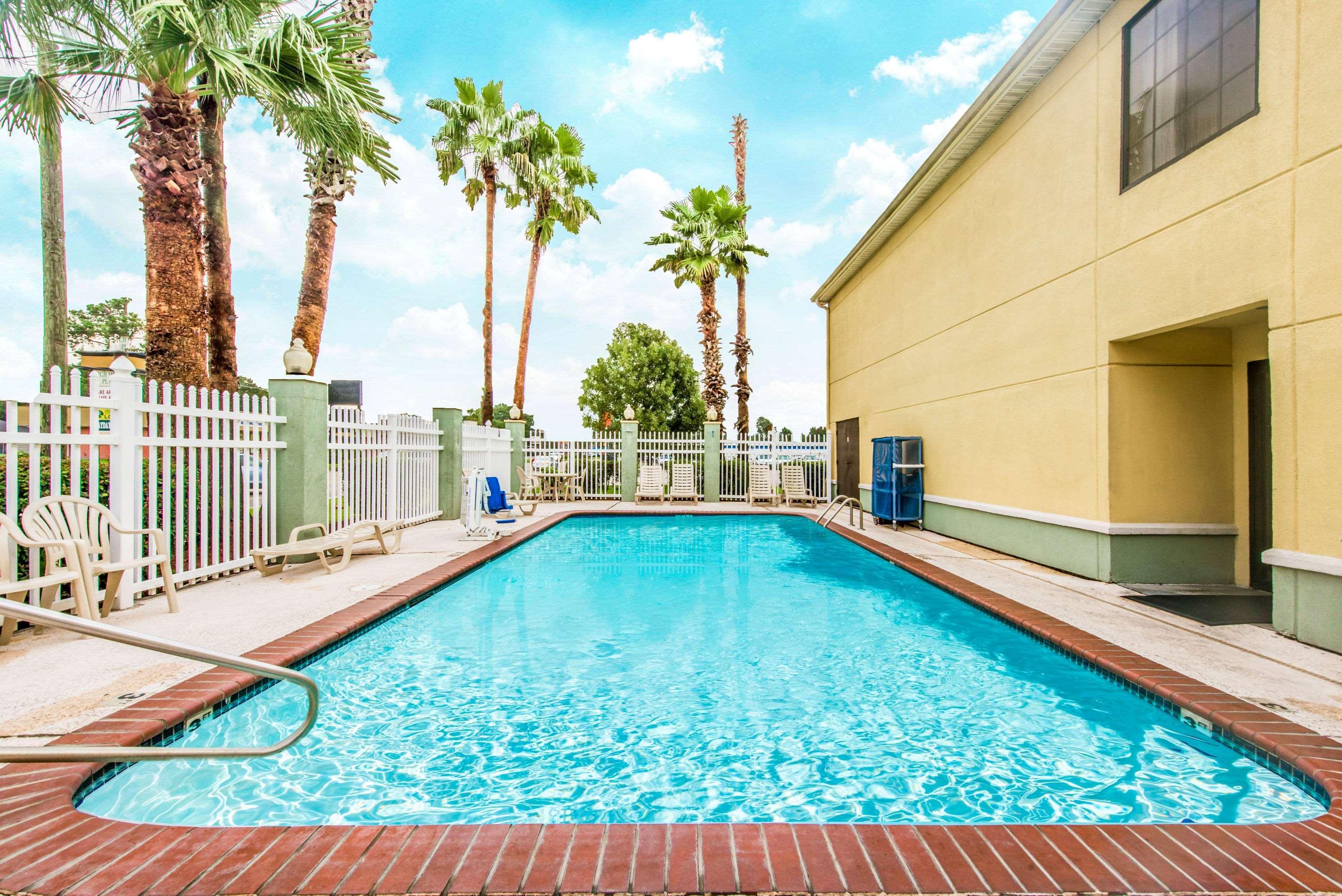 Super 8 By Wyndham Lake Charles/Sulphur Extérieur photo